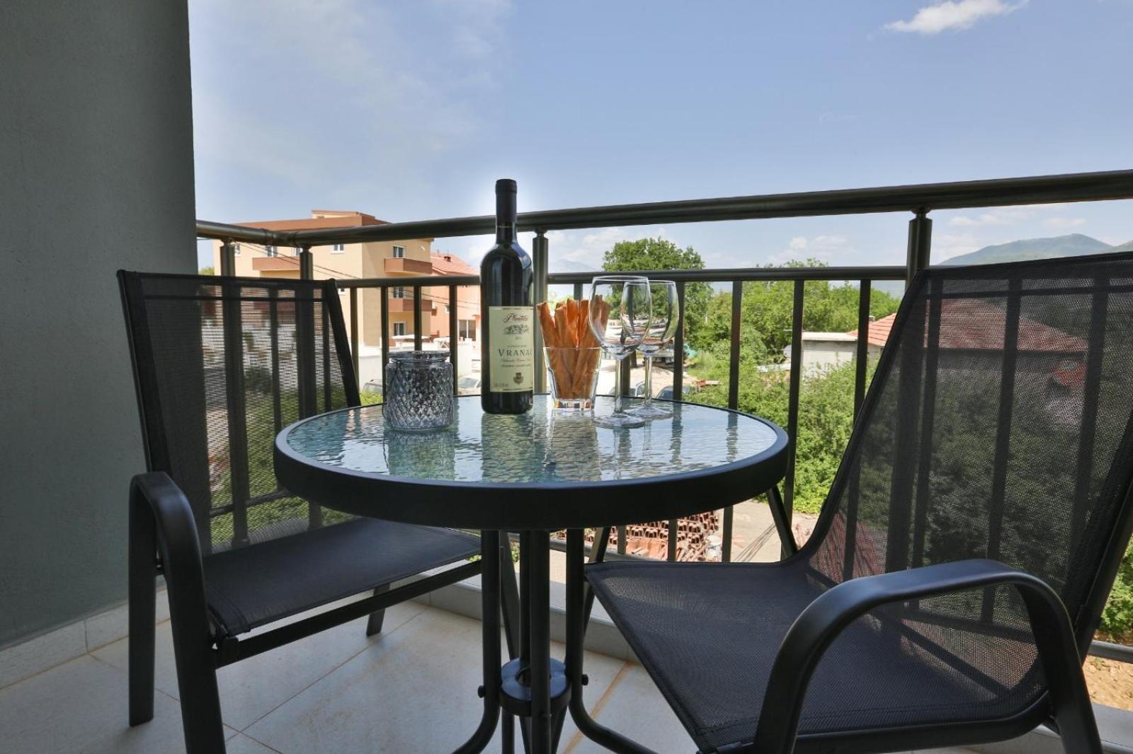 Kristina Apartments تيفات المظهر الخارجي الصورة