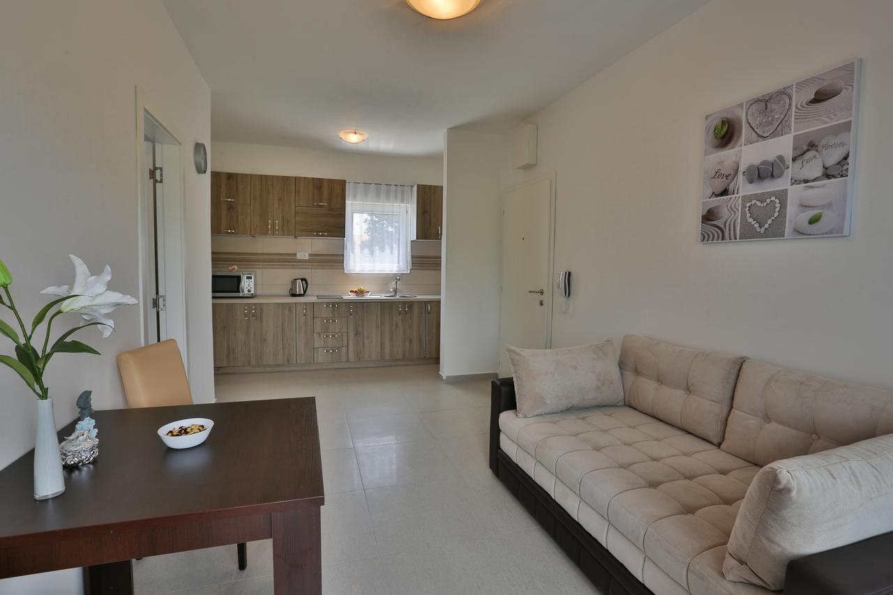 Kristina Apartments تيفات المظهر الخارجي الصورة