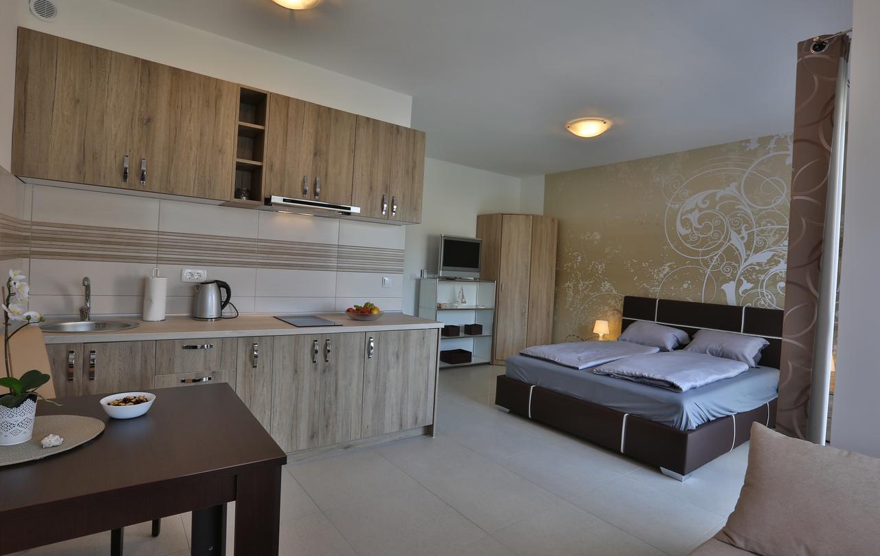Kristina Apartments تيفات المظهر الخارجي الصورة
