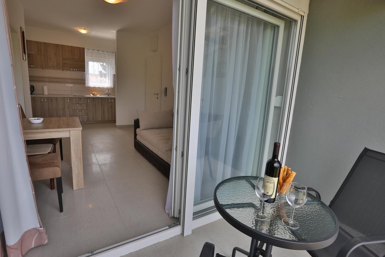 Kristina Apartments تيفات المظهر الخارجي الصورة