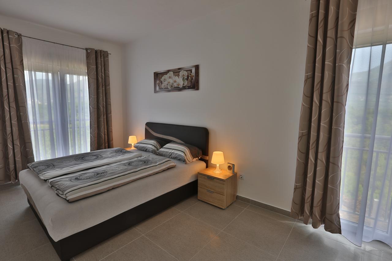 Kristina Apartments تيفات المظهر الخارجي الصورة
