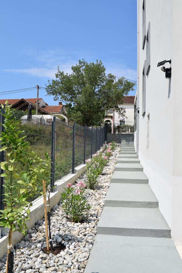 Kristina Apartments تيفات المظهر الخارجي الصورة